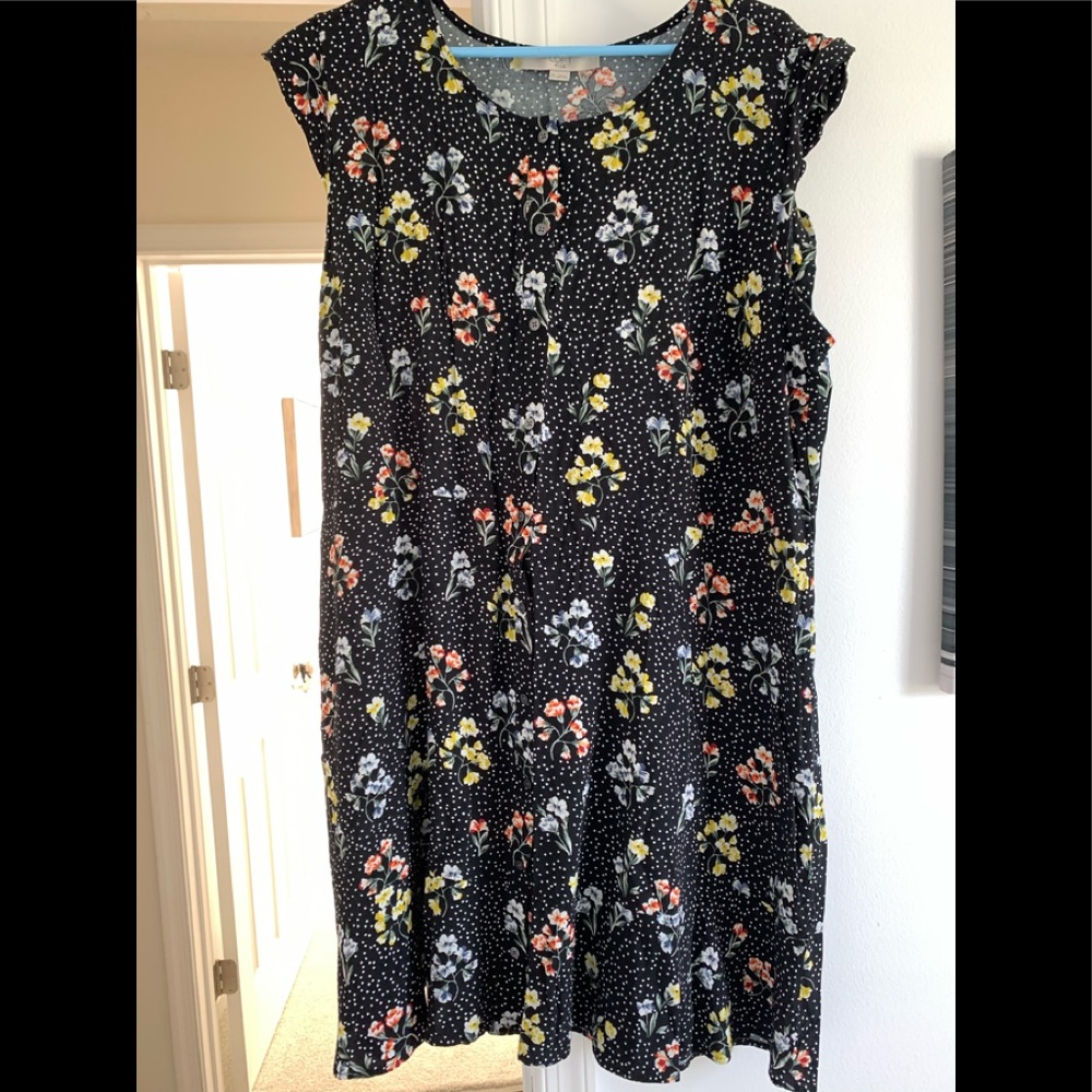 Light weight button down Loft dress!